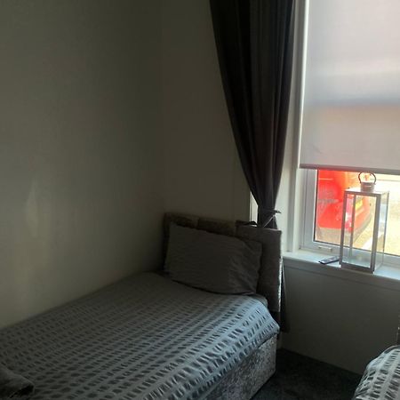Maze Beach Getaway Apartment Ayr Luaran gambar
